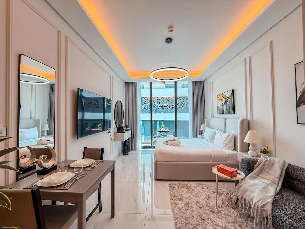 113 Designer Stay High-End Finishes Pool & Gym Dubai United Arab Emirates