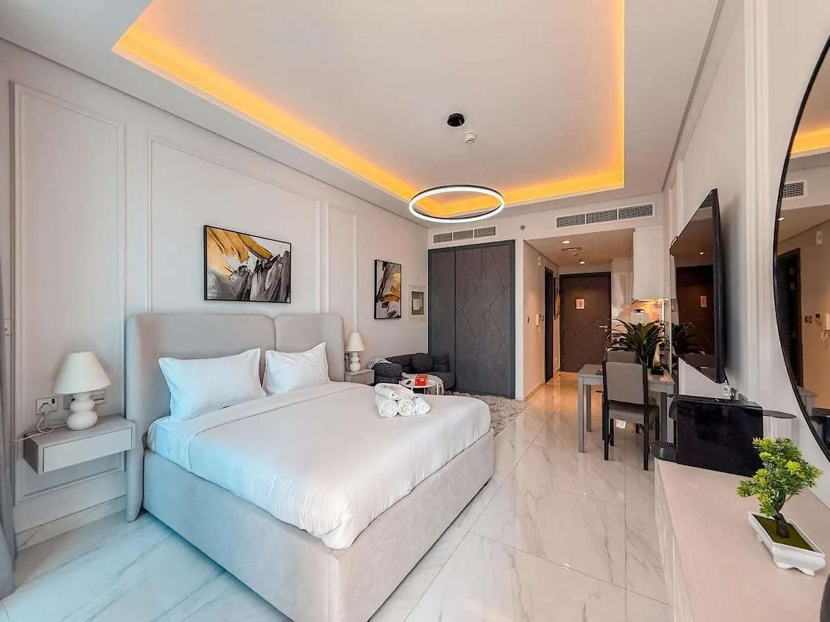 113 Designer Stay High-End Finishes Pool & Gym Dubai Apartment